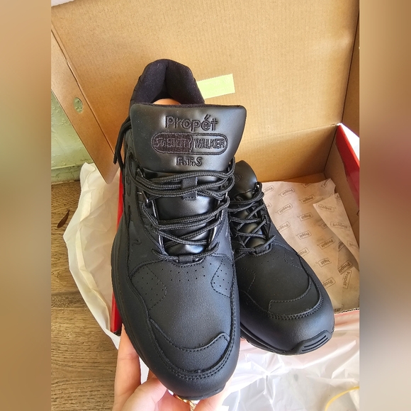 Propet Men's Black Leather Sneakers - Picture 8 of 12